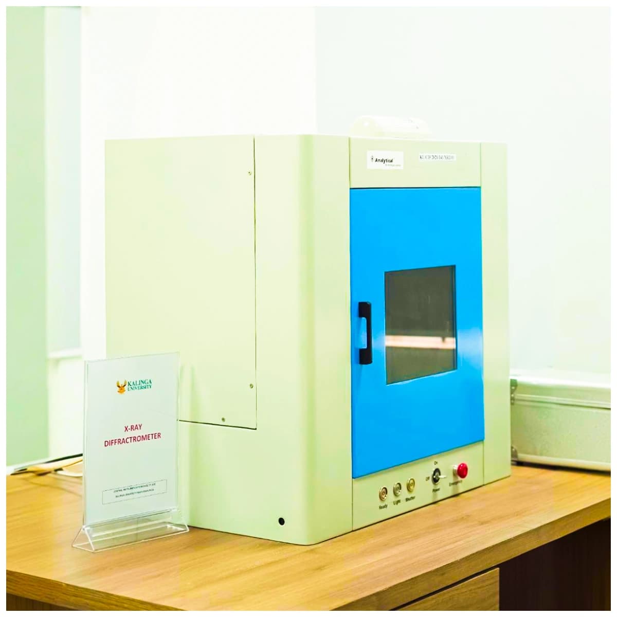 X-Ray Diffractometer (XRD)